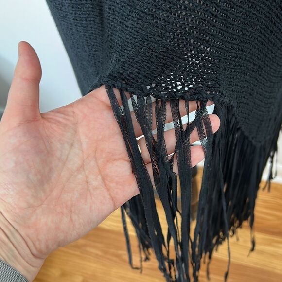 GABBY ISABELLA Fringe Sweater Size Large - Picture 4 of 8